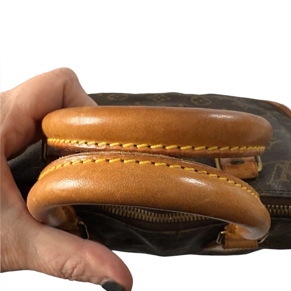 Louis Vuitton Alma - Picture 3 of 16